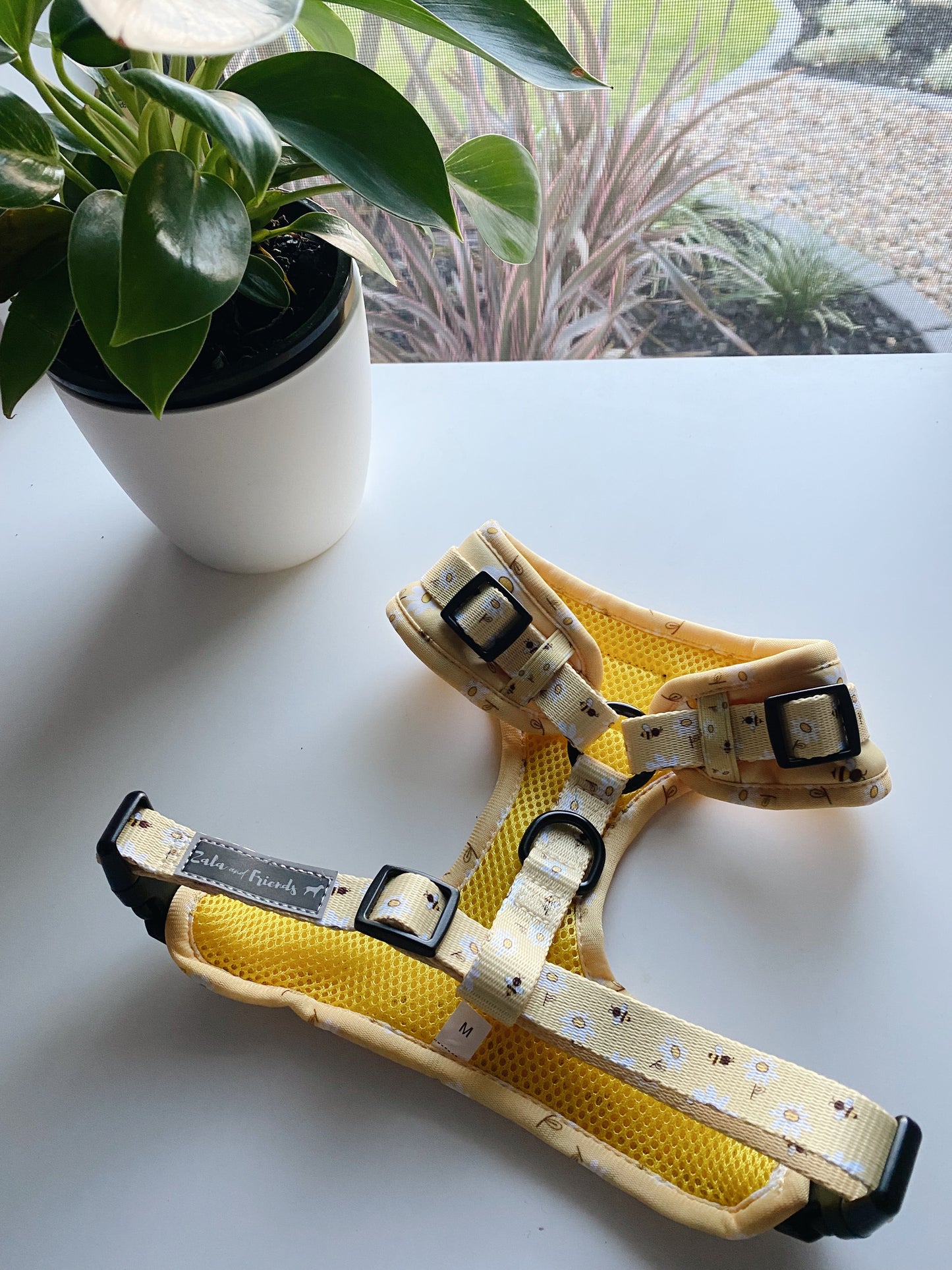 LAST SALE - ADJUSTABLE HARNESS: Bee Friendly